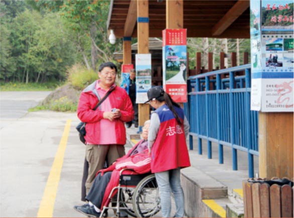 辦公樓員工積極參加旺季運(yùn)營(yíng)服務(wù)活動(dòng)