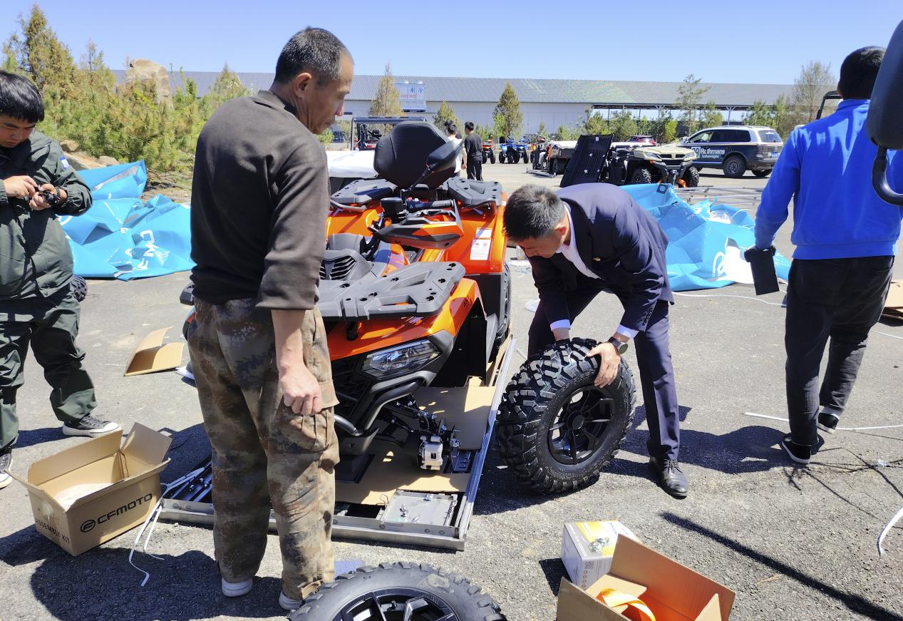 城區(qū)運(yùn)營(yíng)黨支部開展“我是黨員我?guī)ь^、立足崗位做貢獻(xiàn)”主題黨日活動(dòng)